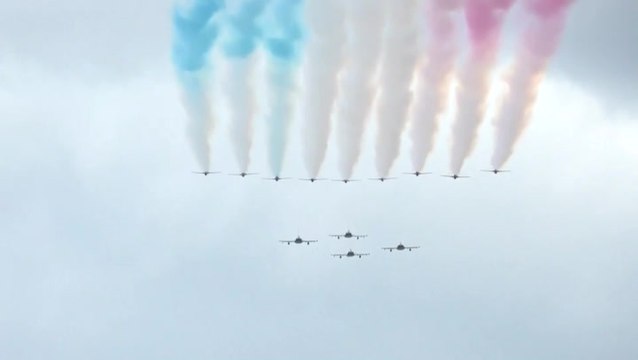 Watch: Young and senior royals watch VE Day flypast from Buckingham Palace balcony