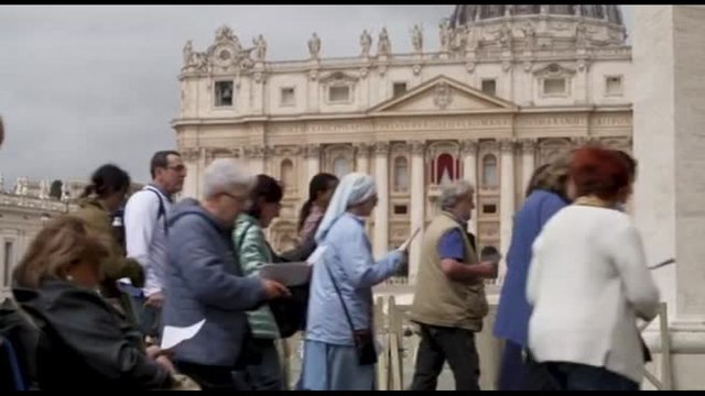 Solidarietà, donne, giovani: le speranze dei fedeli per il nuovo Papa