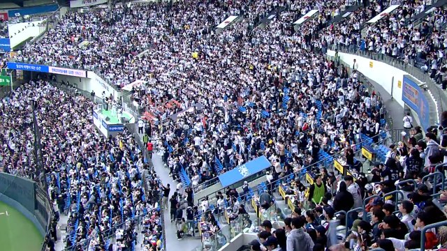 프로야구 최소 경기 관중 300만 명 돌파 신기록 / YTN