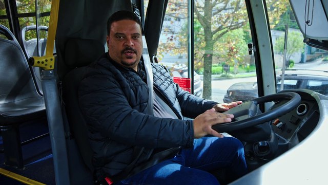 Prefeitura de Curitiba sinaliza pontos cegos em ônibus urbanos