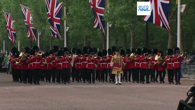 Migliaia di persone a Londra per l'80esimo anniversario del Ve Day: presenti i principi di Galles