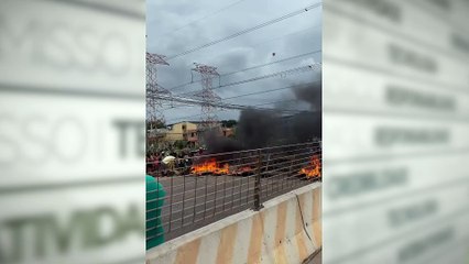Populares fazem protesto contra falta de energia na Júlio César