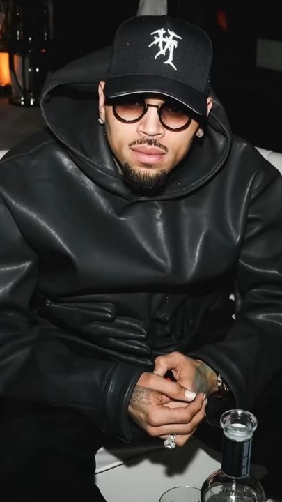 Chris Brown fête ses 3️⃣6️⃣ ans aujourd’hui 🎉🍾Et voici 3️⃣ choses que tu ne savais pas sur Breezy