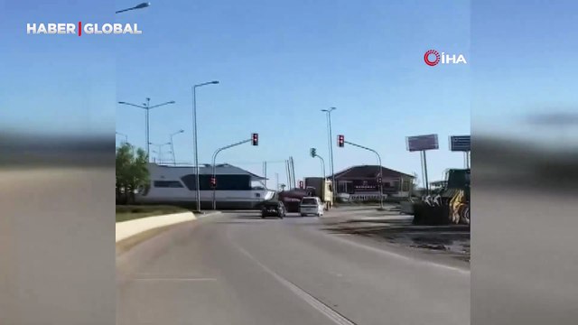 Ankara’da teknenin karadan yürütüldüğünü görenler şaştı kaldı