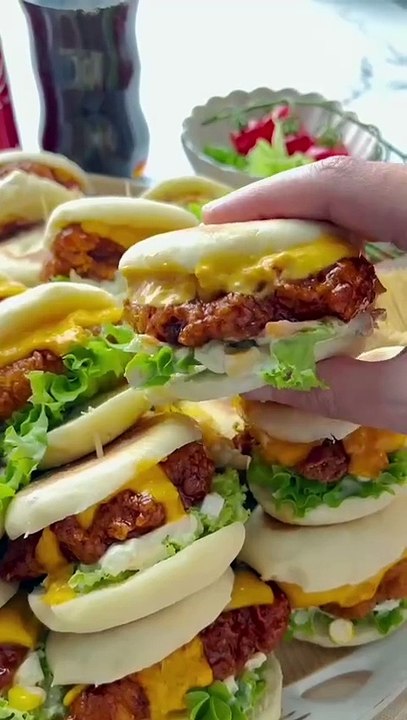 Crunchy Chicken Burger with Pan Bread