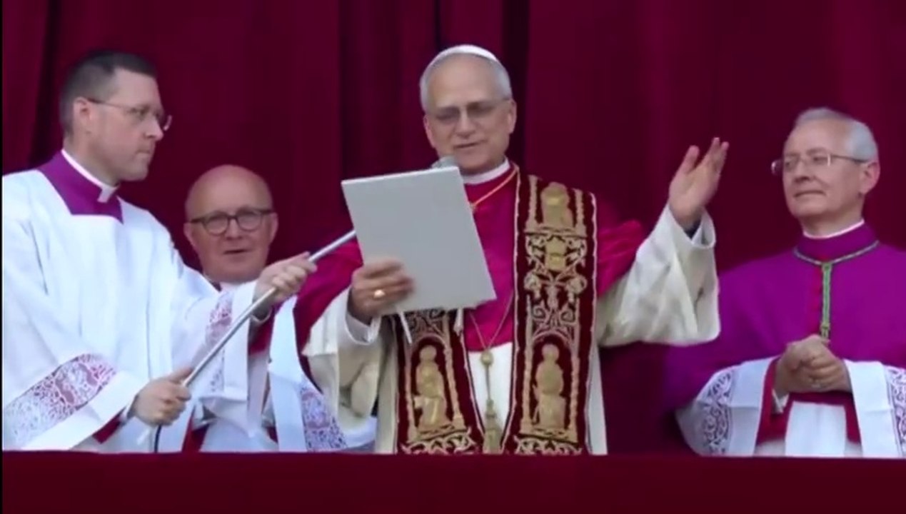 FULL REMARKS_ Pope Leo XIV delivers his first message to the faithful_480p