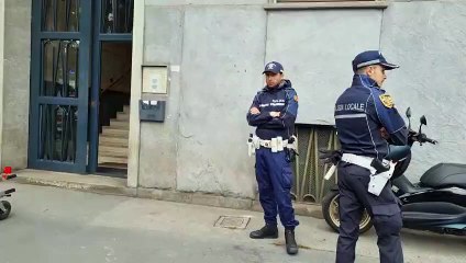 Milano, precipita dal ponteggio e muore: il video
