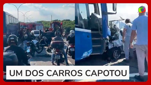 Acidente envolvendo 8 veículos interdita Linha Vermelha e 4 pessoas ficam feridas no RJ