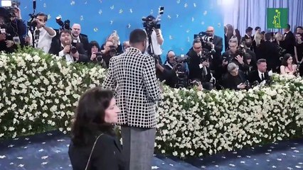 Los famosos resaltan y lucen el dandismo negro en la Met Gala sin involucrarse en política