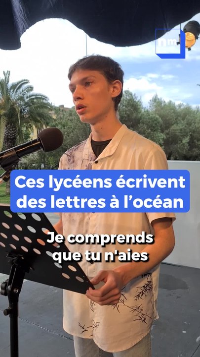 Des lycéen écrivent des lettres à l'océan