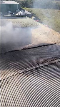 Incêndio de grandes proporções atinge empresa de tecnologia em Criciúma