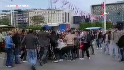 Taksim’de iki grup arasında kavga! O anlar kamerada