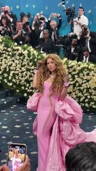 ¡Shakira se saltó las normas de la Met Gala 2025!