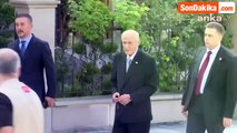 MHP lideri Devlet Bahçeli, Cumhurbaşkanı Erdoğan'ı elinde tespihle bekledi gündem oldu