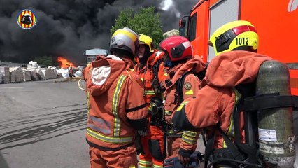 Incendio en una empresa de reciclaje de Silla