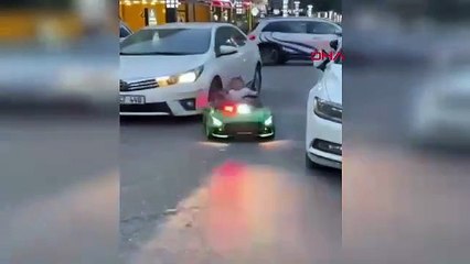 Akülü araca otomobil çarptı! Saniyelerle ölümden döndü