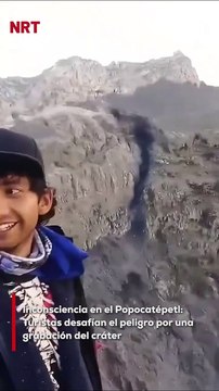 Un grupo de turistas puso en grave riesgo su vida al ascender hasta la cima del activo volcán Popocatépetl con el objetivo de grabar imágenes del cráter.
