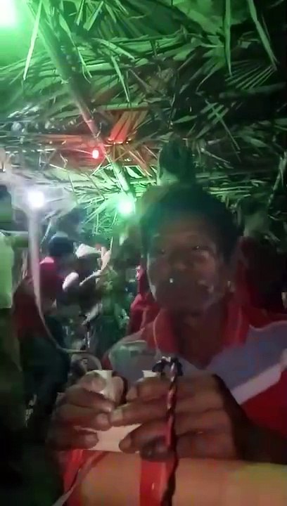 L'ingé lumière de la soirée électro en plein taf