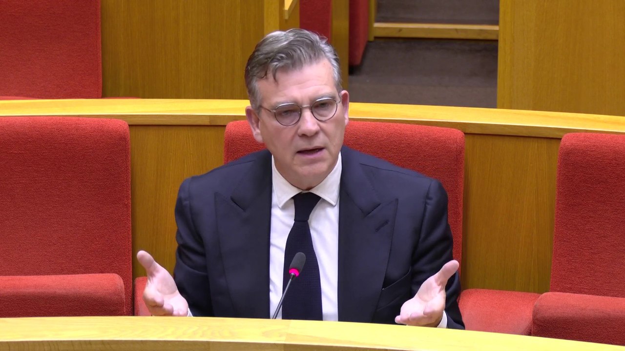 Aides publiques aux entreprises : « Il faut nationaliser ArcelorMittal », lance Arnaud Montebourg