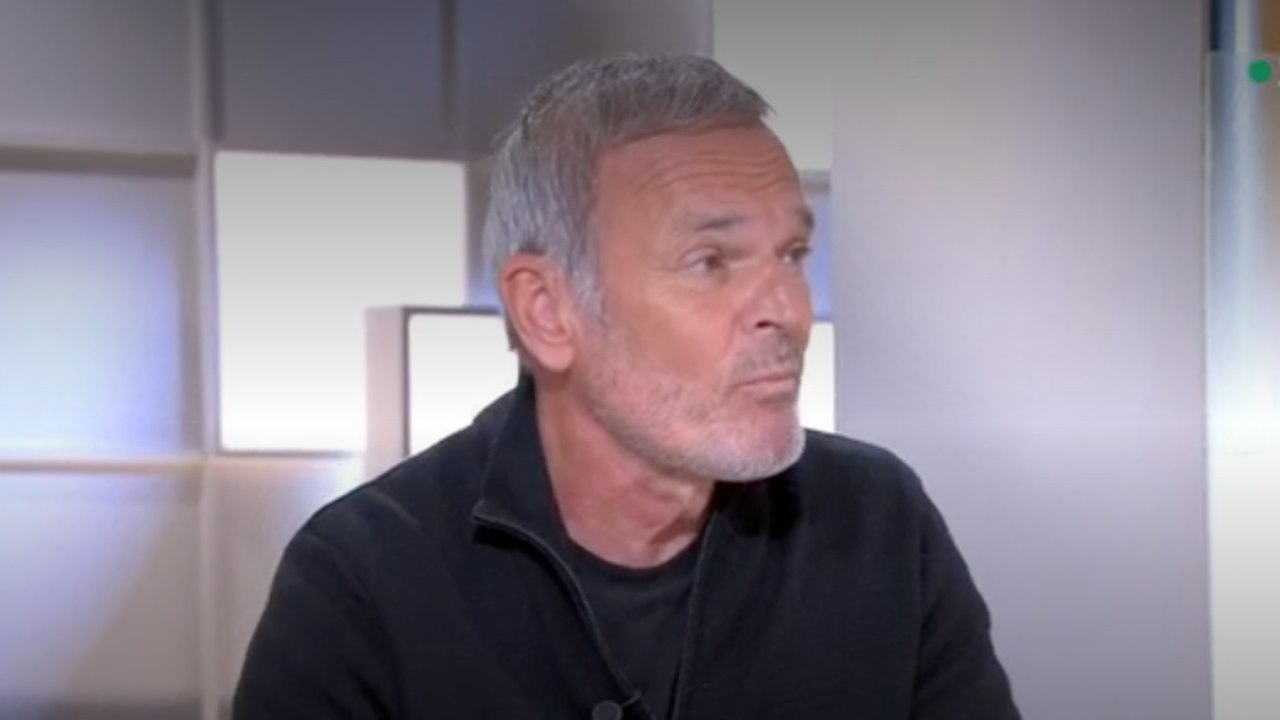 "Je ne crache pas dans la soupe" : Laurent Baffie répond aux critiques de Thierry Ardisson dans "C à vous"