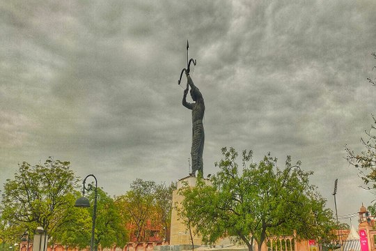 Rajasthan Weather : गुलाबी नगर में तापमान लुढ़कने से मौसम हुआ गुलाबी, गर्मी के तेवर नरम