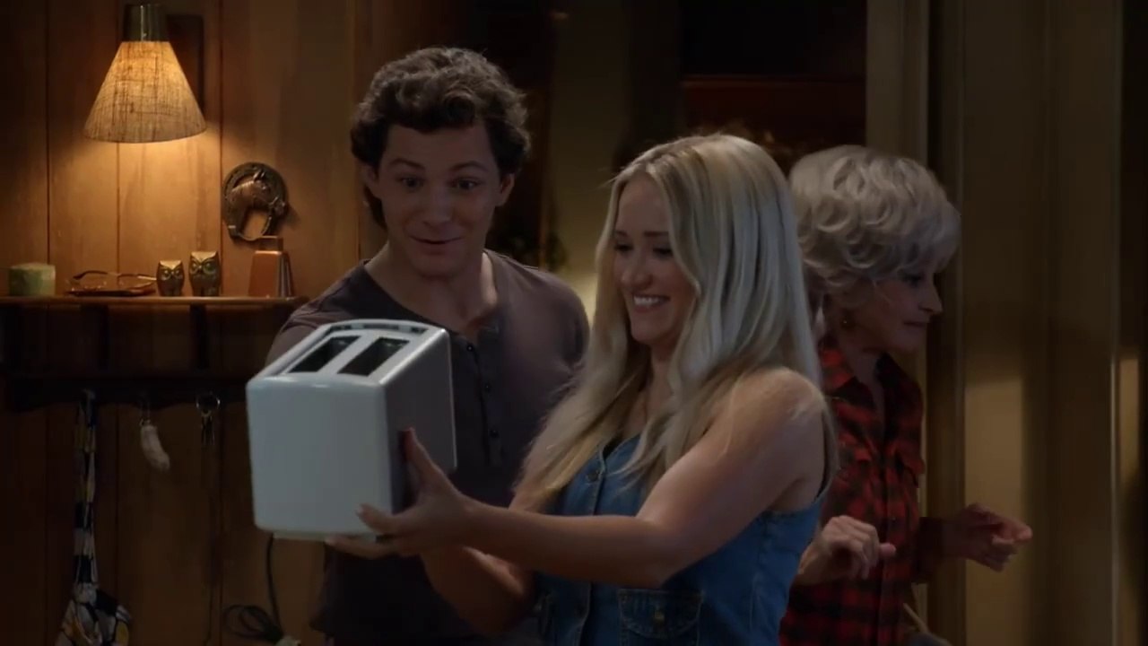 Georgie & Mandy's First Marriage 1x01_ Mary and Meemaw Visit _ Young Sheldon Spinoff