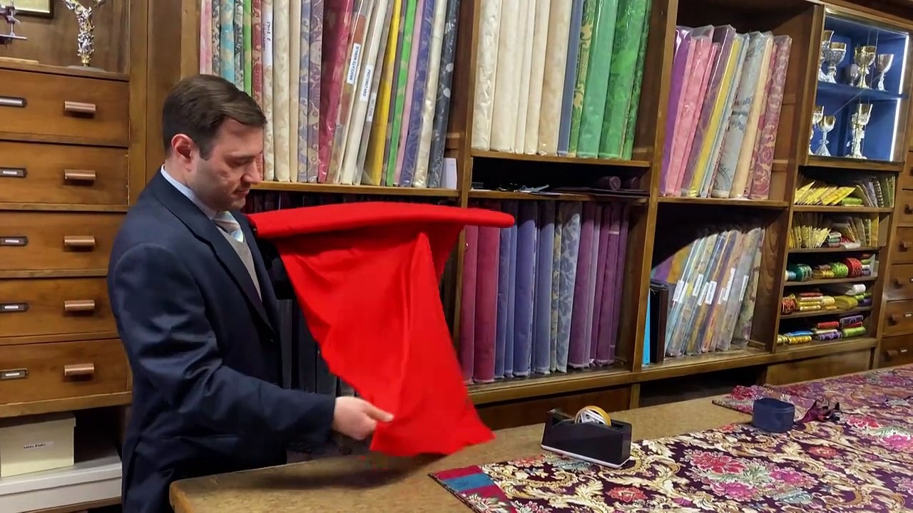 Des Papstes neue Kleider - Second Hand?