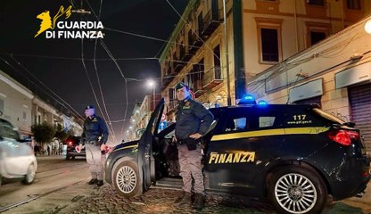 Droga, inseguimento e minacce ai finanzieri: 47enne bloccato nel Napoletano con una siringa insanguinata (07.05.25)