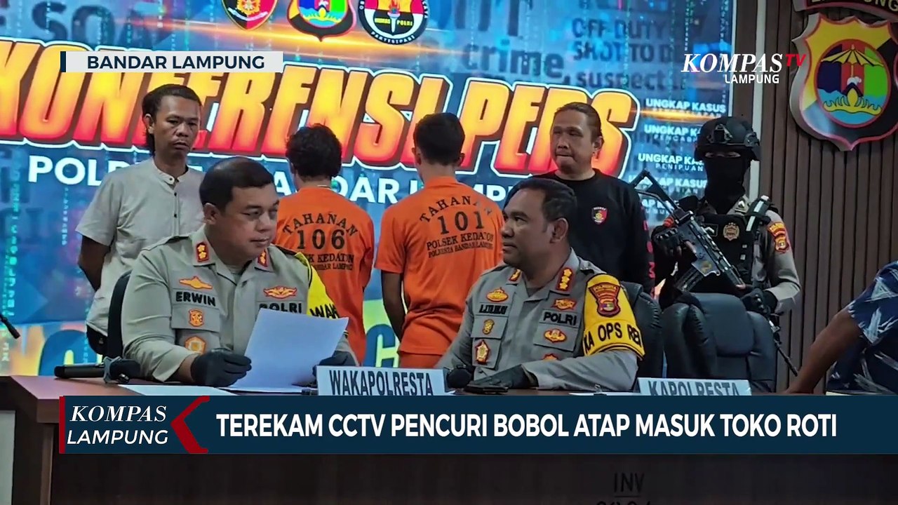 Terekam Cctv Pencuri Bobol Atap Masuk Toko Roti