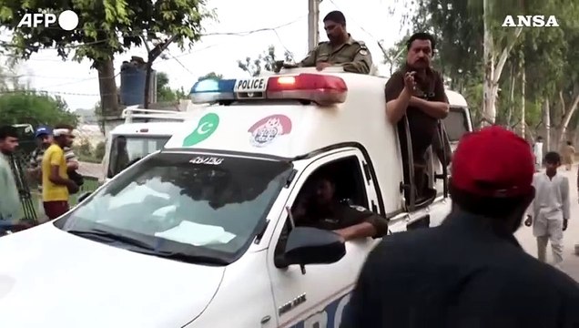 Attacchi tra India e Pakistan, soccorritori tra le macerie a Muridke