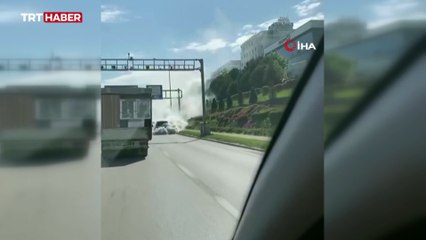 Arıza yapan araç dumanlar içinde kaldı