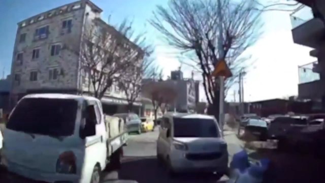 진로변경 차량 골라 '쾅'...14차례 고의 교통사고 낸 60대 입건 / YTN