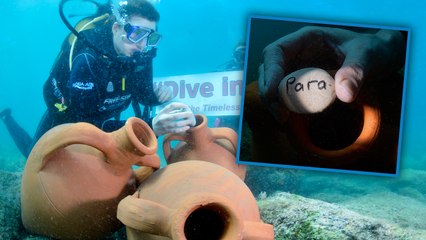 Su altına dalıp, taşa yazdıkları Hıdırellez dileklerini yapay amforalara bıraktılar