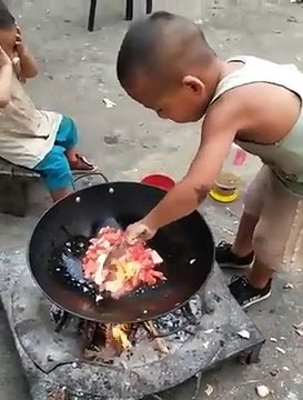 Cute baby make dinner for his little sis new viral funny video 📸🤣#shorts #shortvideos #funnyvideos #viralvideos #viralshorts #comedy #foryou