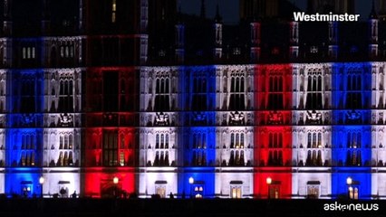 80 anni da fine II Guerra Mondiale: luci su Westminster e Edimburgo