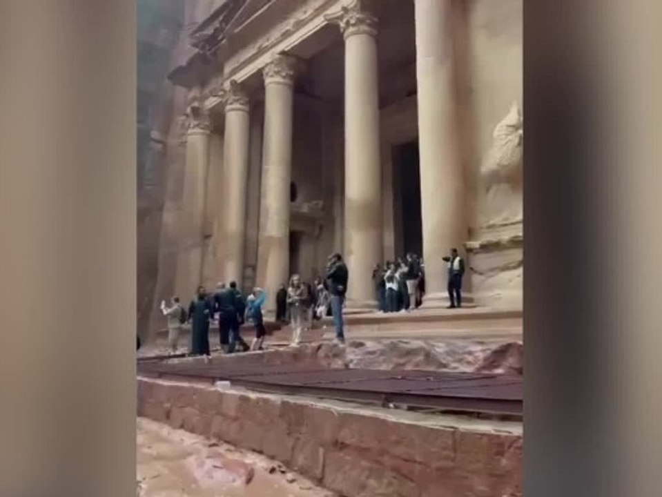 Tragödie in Felsenstadt Petra: Mutter und Kind sterben in Sturzflut