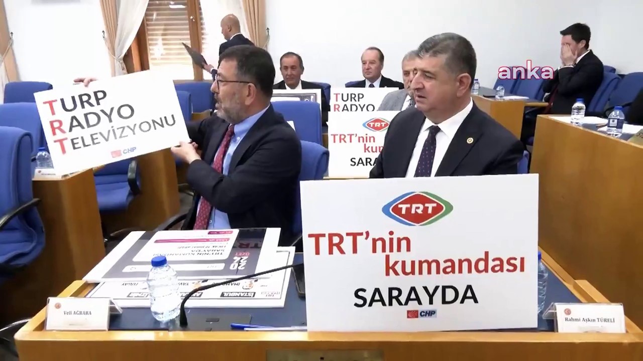 CHP'li vekillerden TRT protestosu: Turp Radyo Televizyonu!