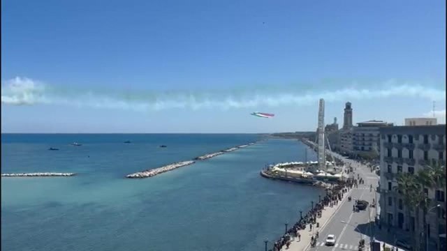Festa di San Nicola, il sorvolo delle frecce tricolori