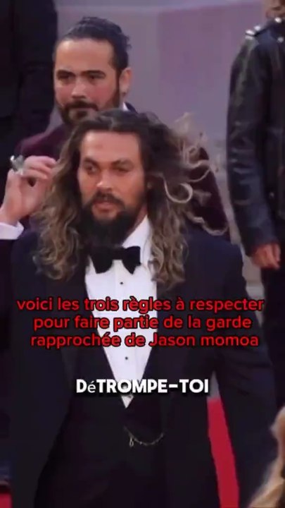 Cette homme c'est le plus fort du monde la même a peur delu et même kin et poutine lui ont demander des hortographe ces garde du corps ne sont pas là pour le protéger mais plutôt pour l'empêcher de faire du mal à son entourage