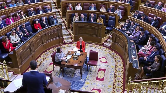 Sánchez carga contra las nucleares y Feijóo pide dimisiones por el apagón