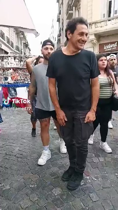 La reacción de Natalia Oreiro cuando le piden una foto a Ricardo Mollo.