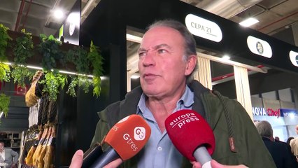 Primeras veces de Gabriela Guillén con su pequeño en la playa