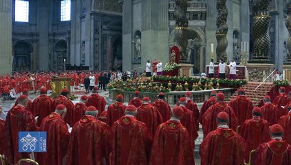 Conclave: Jornalista brasileira lê Oração Universal em missa de abertura da cerimônia para escolher novo papa
