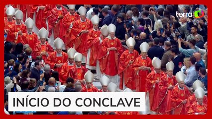Cardeais eleitores formam ‘corredor vermelho’ em missa de abertura do conclave