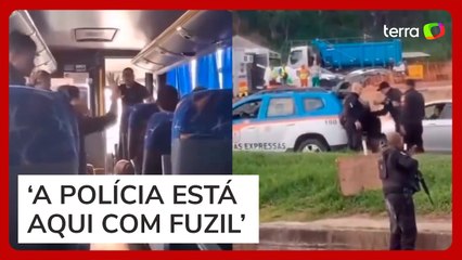 Passageiro registra desespero em ônibus assaltado e cercado pela polícia no RJ: ‘Se entrega aí’