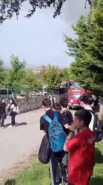 İzmit Şehit Özcan Kan Lisesi alev alev yanıyor!