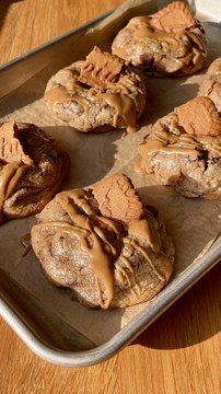 Cookies Fourrés Spéculoos avec Pépites de Chocolat Noir | Recette Facile Gourmande avec Cœur Coulant