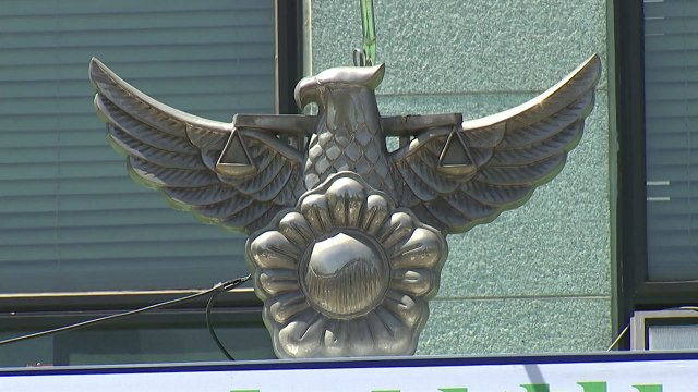 서울 봉천동서 흉기 휘두르고 나체 도주한 남성...경찰, 영장 신청 / YTN