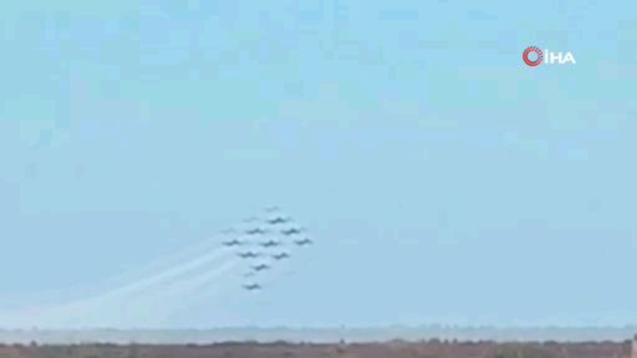 Havada korku dolu anlar! İtalya'da akrobasi uçakları çarpıştı