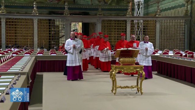 Los 133 cardenales electores entran en la Capilla Sixtina para dar comienzo al Cónclave